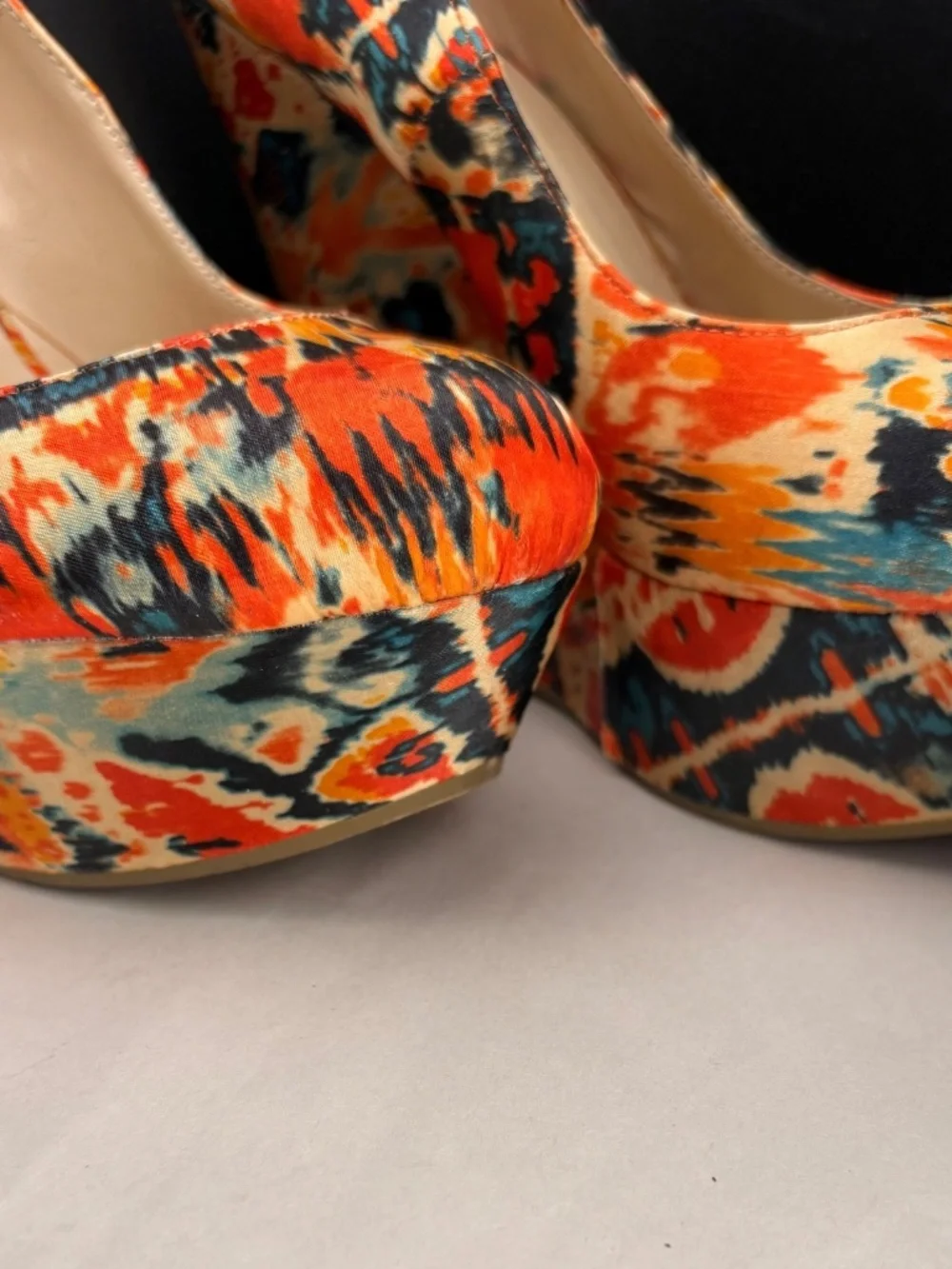 Breckelle's Platform Wedge Abstract Multicolor Fabric Women's Heels Size 9 - Picture 6 of 13